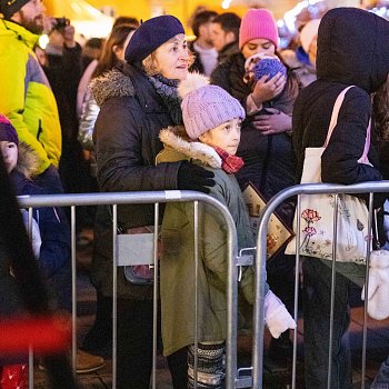 
                                Rozsvícení vánočního stromu na náměstí Republiky. FOTO: Kultura Blansko
                                    