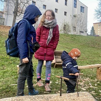 
                                Nedělní program v zámeckém parku představil tradiční řemesla. FOTO: Pavla Komárková
                                    