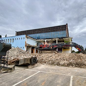 
                                Demolice bývalých lázní (říjen 2024). FOTO: Pavla Komárková
                                    