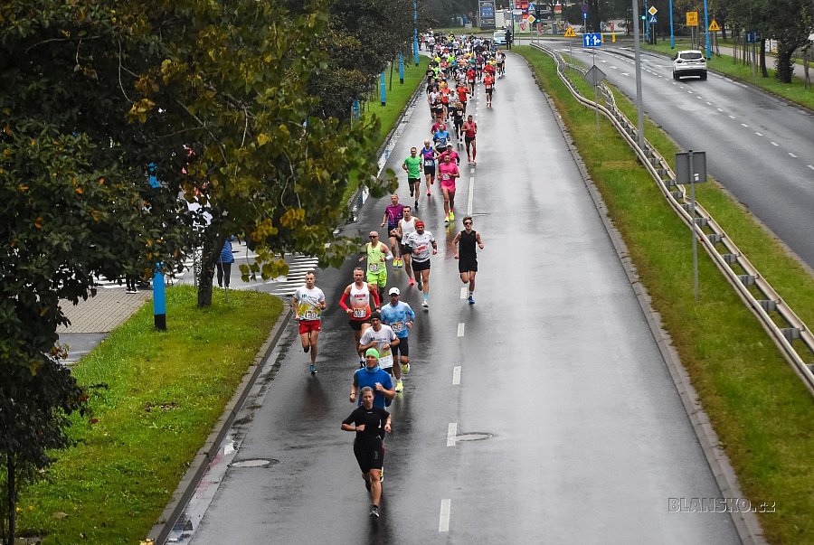 
                                Blanenští běžci se zúčastnili půlmaratonu v polské Legnici. FOTO: archiv Michala Kršky
                                    