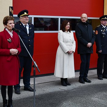 
                                Kulaté výročí si slavnostním nástupem připomněli příslušníci nynějšího Územního odboru Blansko, Hasičského záchranného sboru Jihomoravského kraje, na setkání nechyběli zástupci složek IZS, vedení města a další hosté. FOTO: Michal Záboj
                                    