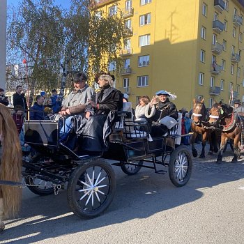 
                                 Nedělní historický průvod sv. Martina. FOTO: Pavla Komárková 
                                    