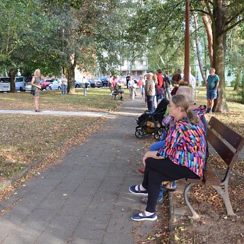 
                                Slavnostní otevření altánku v Salmově ulici. FOTO: Zdenka Bramborová
                                    