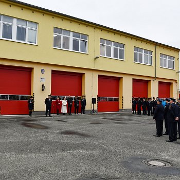 
                                Kulaté výročí si slavnostním nástupem připomněli příslušníci nynějšího Územního odboru Blansko, Hasičského záchranného sboru Jihomoravského kraje, na setkání nechyběli zástupci složek IZS, vedení města a další hosté. FOTO: Michal Záboj
                                    