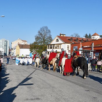 
                                Nedělní historický průvod sv. Martina. FOTO: Michal Záboj
                                    