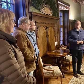 
                                Blanenským zámkem při mimořádných prohlídkách v neděli provázel nejstarší syn starohraběnky Marie Elizabeth, Georg Karl Maria Salm Reifferscheidt-Raitz. FOTO: Pavla Komárková
                                    