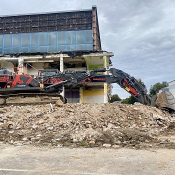 
                                Demolice bývalých lázní (říjen 2024). FOTO: Pavla Komárková
                                    