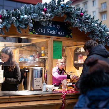 
                                Rozsvícení vánočního stromu na náměstí Republiky. FOTO: Kultura Blansko
                                    