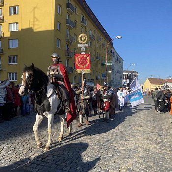 
                                Nedělní historický průvod sv. Martina. FOTO: Pavla Komárková
                                    