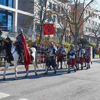 
                                Nedělní historický průvod sv. Martina. FOTO: Michal Záboj
                                    