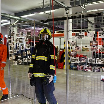 
                                Kulaté výročí si slavnostním nástupem připomněli příslušníci nynějšího Územního odboru Blansko, Hasičského záchranného sboru Jihomoravského kraje, na setkání nechyběli zástupci složek IZS, vedení města a další hosté. FOTO: Michal Záboj
                                    