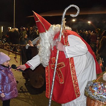 
                                Rozsvícení vánoční stromu na Těchově. FOTO: Josef Vylášek
                                    