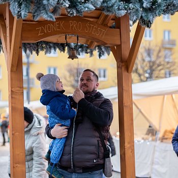 
                                Rozsvícení vánočního stromu na náměstí Republiky. FOTO: Kultura Blansko
                                    