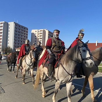 
                                 Nedělní historický průvod sv. Martina. FOTO: Pavla Komárková 
                                    