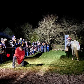 
                                Páteční Pochod světýlek a program na farním dvoře a v kostele sv. Martina. FOTO: Pavla Komárková
                                    