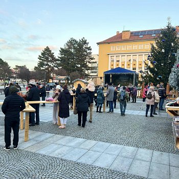 
                                Sváteční program náměstí Republiky nabídlo také v sobotu. FOTO: Kultura Blansko
                                    