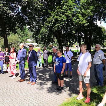 
                                V parku v ulici Svatopluka Čecha se konalo setkání k 107. výročí bitvy u Zborova. FOTO: Michal Záboj
                                    