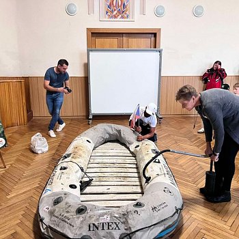 
                                O své cestě do Černého moře mluvil Zdeněk Slouka v katolickém domě. FOTO: Lubomír Rek
                                    