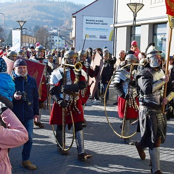 
                                Nedělní historický průvod sv. Martina. FOTO: Michal Záboj
                                    