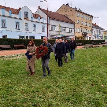 
                                Představitelé města si připomněli události spojené se 17. listopadem. FOTO: Sabina Pavloušková
                                    