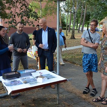 
                                Slavnostní otevření altánku v Salmově ulici. FOTO: Zdenka Bramborová
                                    