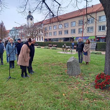 
                                Představitelé města si připomněli události spojené se 17. listopadem. FOTO: Sabina Pavloušková
                                    