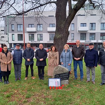 
                                Představitelé města si připomněli události spojené se 17. listopadem. FOTO: Sabina Pavloušková
                                    