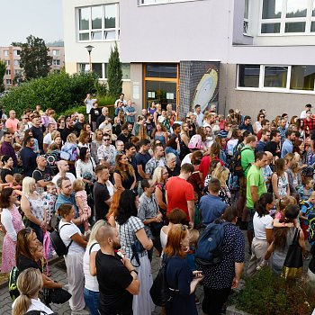 
                                Zahájení nového školního roku v ZŠ Salmova. FOTO: Michal Záboj
                                    