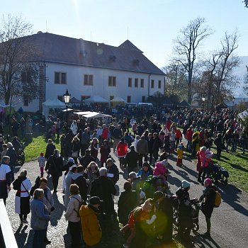 
                                Nedělní program v zámeckém parku. FOTO: Michal Záboj
                                    