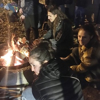 
                                V areálu herny stolního tenisu na Podlesí se v sobotu konala akce Putování za pohádkovými postavami aneb Pojďte s námi za pohádkou. FOTO: Pavla Komárková
                                    