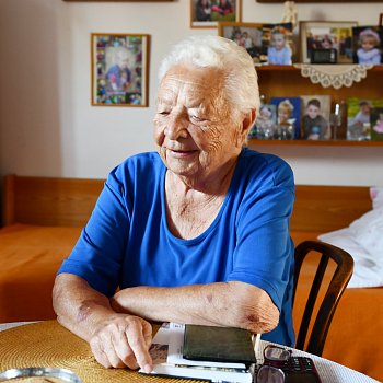 
                                Božena Stloukalová z Blanska oslavila sto let. FOTO: Michal Záboj
                                    