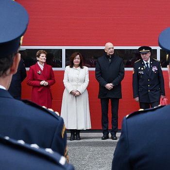 
                                Kulaté výročí si slavnostním nástupem připomněli příslušníci nynějšího Územního odboru Blansko, Hasičského záchranného sboru Jihomoravského kraje, na setkání nechyběli zástupci složek IZS, vedení města a další hosté. FOTO: Michal Záboj
                                    