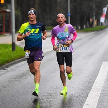 
                                Blanenští běžci se zúčastnili půlmaratonu v polské Legnici. FOTO: archiv Michala Kršky
                                    