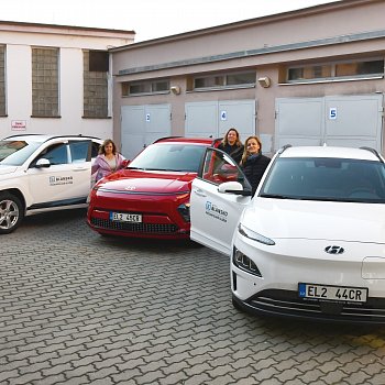 
                                Pečovatelská služba získala nové elektromobily. FOTO: Michal Záboj
                                    