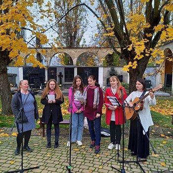 
                                Na blanenském hřbitově v neděli uctili Památku zesnulých. FOTO: Sabina Pavloušková
                                    