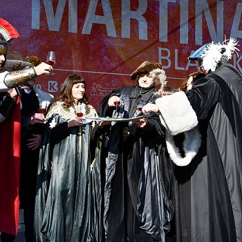 
                                Křest kalendáře se odehrál v zámeckém parku během Vítání sv. Martina. FOTO: Michal Záboj
                                    