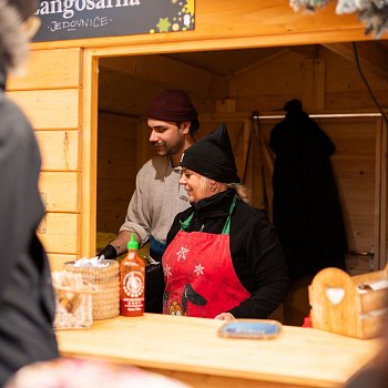 
                                Rozsvícení vánočního stromu na náměstí Republiky. FOTO: Kultura Blansko
                                    