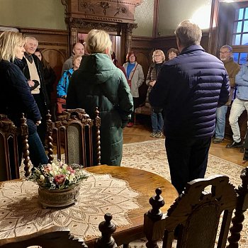 
                                Blanenským zámkem při mimořádných prohlídkách v neděli provázel nejstarší syn starohraběnky Marie Elizabeth, Georg Karl Maria Salm Reifferscheidt-Raitz. FOTO: Pavla Komárková
                                    