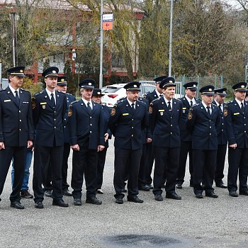 
                                Kulaté výročí si slavnostním nástupem připomněli příslušníci nynějšího Územního odboru Blansko, Hasičského záchranného sboru Jihomoravského kraje, na setkání nechyběli zástupci složek IZS, vedení města a další hosté. FOTO: Michal Záboj
                                    