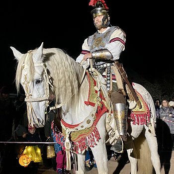 
                                Páteční Pochod světýlek a program na farním dvoře a v kostele sv. Martina. FOTO: Pavla Komárková
                                    